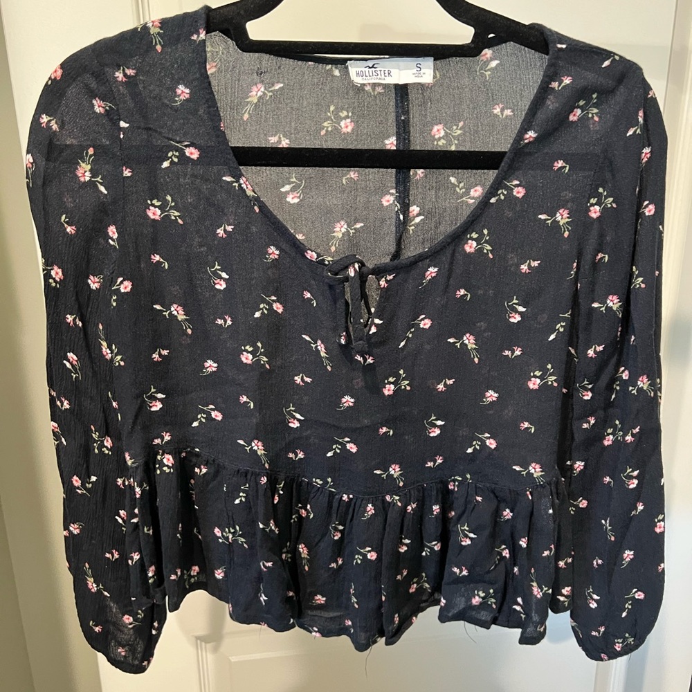 Hollister top